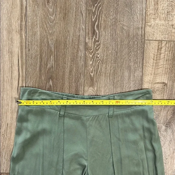 Like new - MAURICES Flowy Olive Green Culotte Pants - Picture 7 of 9